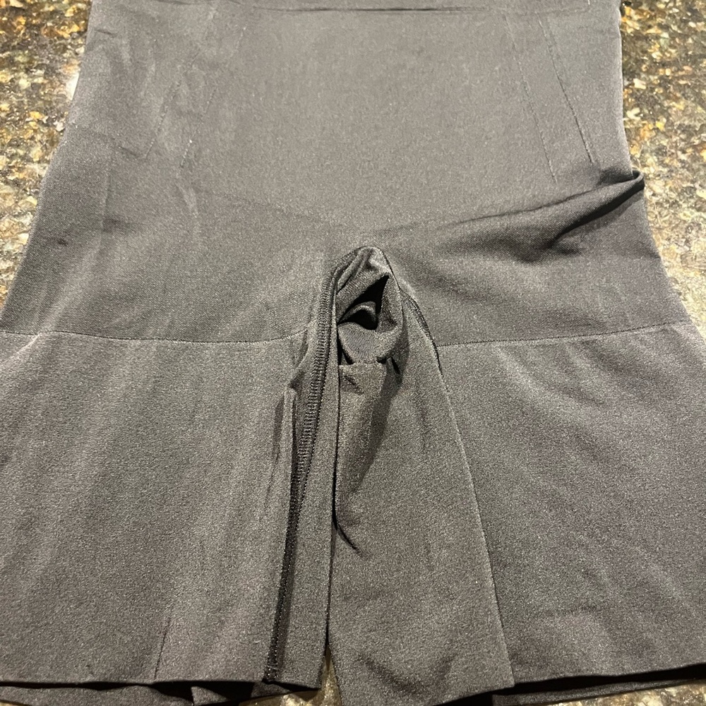 Spanx-2 pairs!  Size medium. Black and beige